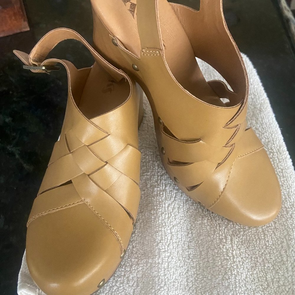 Slingback Platform Clogs by Korks by Kork Ease - women's size 7 M - Light Tan